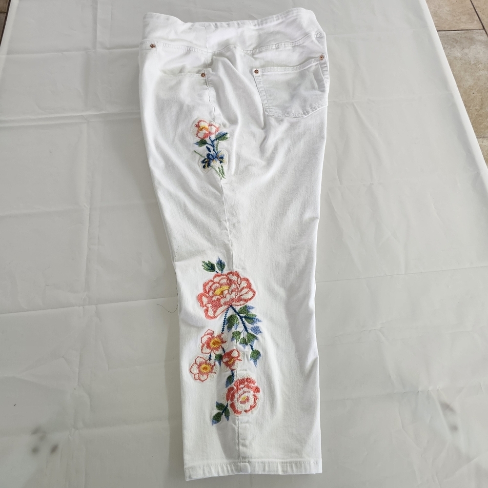 Belle By Kim Gravel 18w Woman's White Cropped Ankle Jeans - Picture 5 of 13